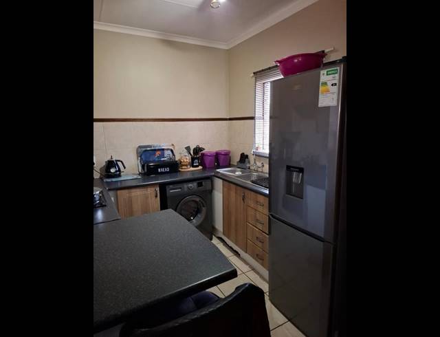 2 BEDROOM APARTMENT FOR SALE IN MOOIKLOOF RIDGE ESTATE